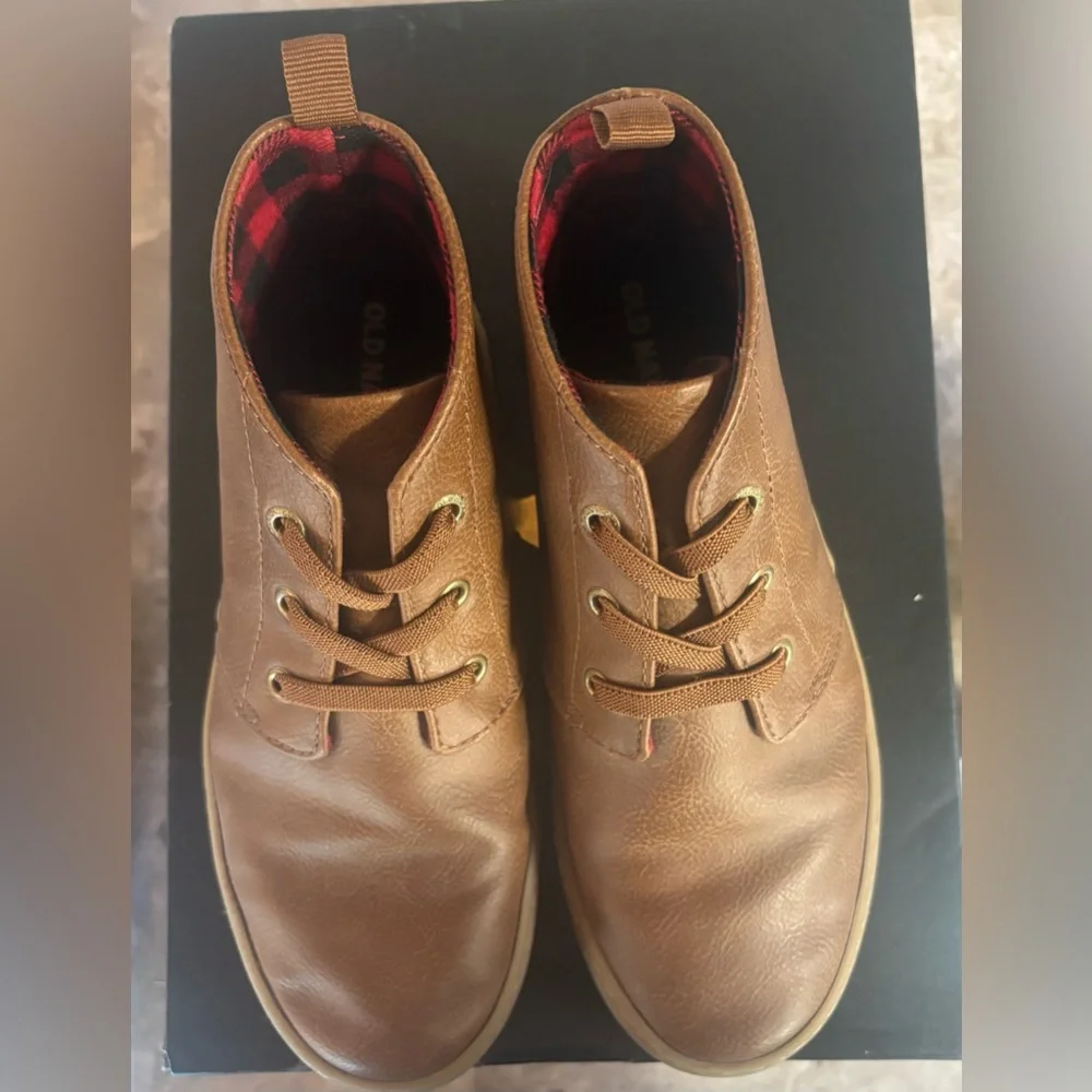 Old Navy Tan Chukka Boots for Kids